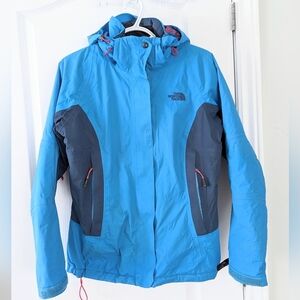 The North Face blue hyvent ski jacket In medium